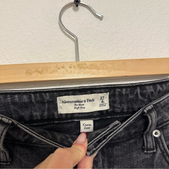 Abercrombie & Fitch The Mom High Rise Jeans Gray Black Wash Size 27 Short Women - Picture 6 of 9